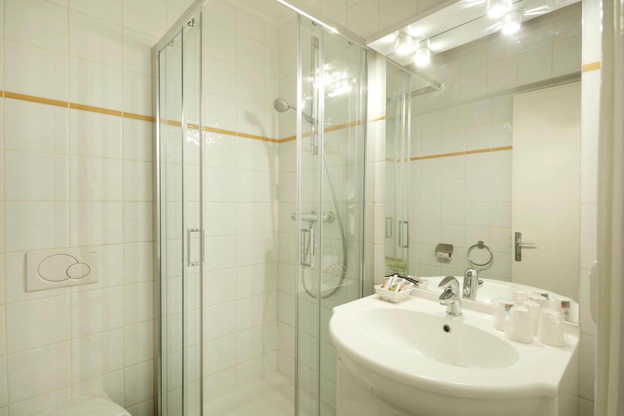 Hotel Eliova L'Eau Vive Chatel Ngoại thất bức ảnh