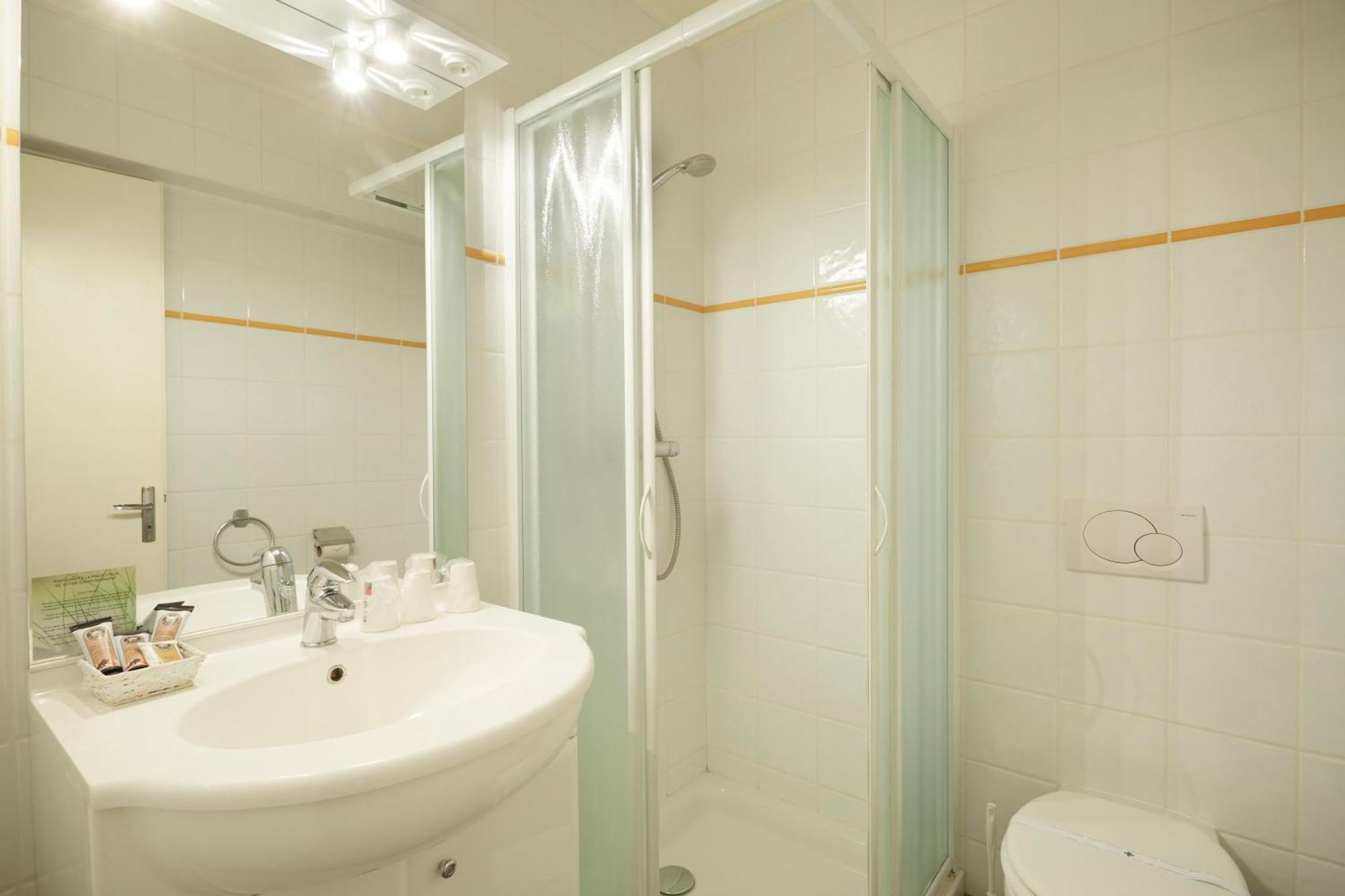 Hotel Eliova L'Eau Vive Chatel Ngoại thất bức ảnh