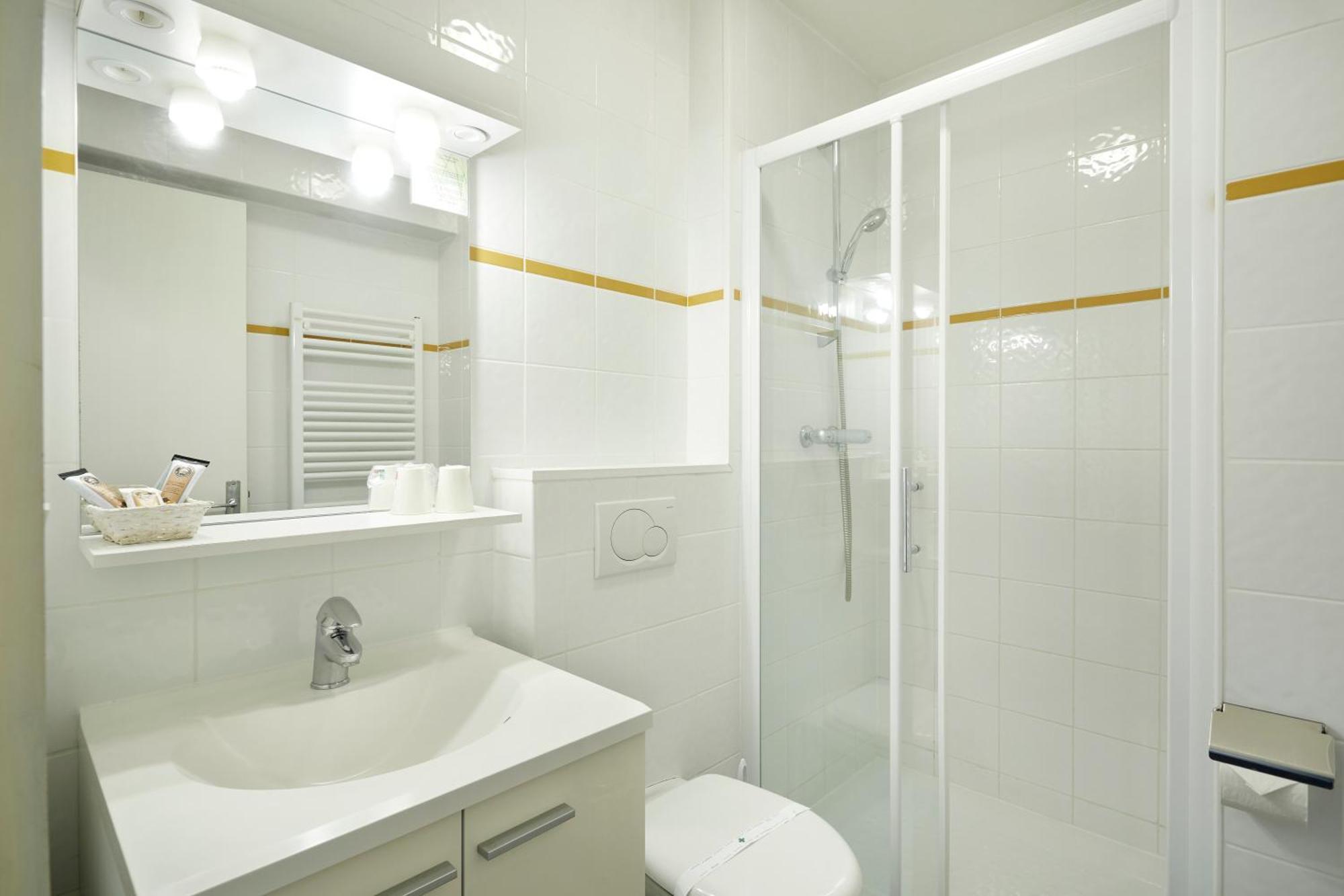 Hotel Eliova L'Eau Vive Chatel Ngoại thất bức ảnh